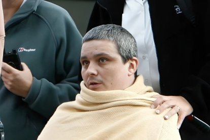 La muerte del criminal que conmocionó al Reino Unido en 2002 reabrió el debate sobre su caso.