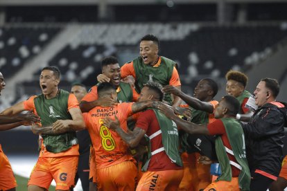 Jugadores de Barcelona celebran la clasificación en Río de Janeiro.