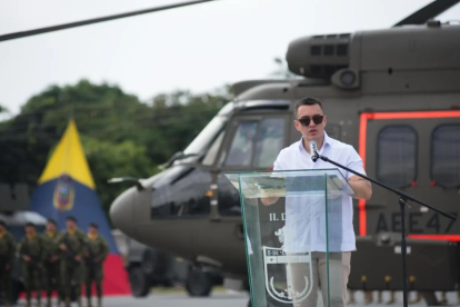 Según el artículo 282 del Código Orgánico Integral Penal (COIP), la transgresión de esta norma se tipifica como incumplimiento de decisiones legítimas