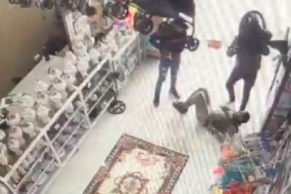 2 de febrero. Rumichaca y Ayacucho. Sujetos armados irrumpieron en un local, golpearon al guardia y cometieron un robo.