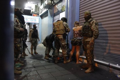 El Ejecutivo ecuatoriano activó un toque de queda focalizado para frenar la violencia en zonas consideradas estratégicas dentro de la lucha contra el crimen organizado.