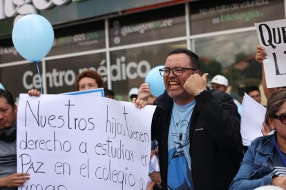 Algunos padres se mostraron indignados con la medida.