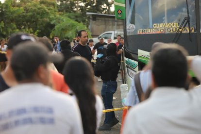 Atacantes armados acabaron con varias vidas en bus, en carretera de Guayas.