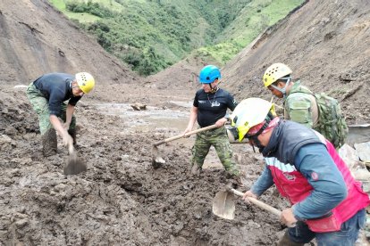 Las labores de búsqueda se realizan en las quebradas y la zona donde ocurrió el deslave.