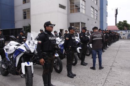 Personal especial de Policía se activa para el toque de queda.