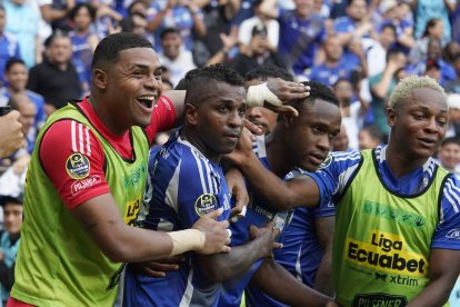 Miller Bolaños salva a Emelec con un golazo y el Bombillo vence 2-1 a Orense en el Capwell