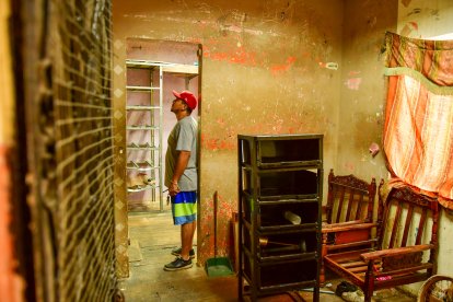 Familias en las calles Gómez Rendón y la C enfrentan amenazas de desalojo tras años de habitar los bloques del BIESS.