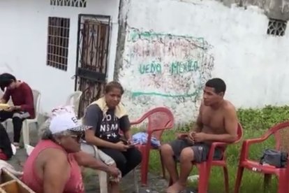 Familias tuvieron que dejar sus casas inundadas en Babahoyo.