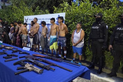 Varios detenidos durante el segundo día del toque de queda.