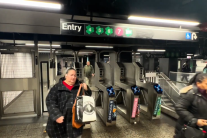 Los clásicos símbolos del metro fueron reemplazados por tréboles en estaciones clave de Manhatta