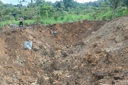 Un agujero enorme es la muestra del poder bélico que se usó en esta parte del territorio.