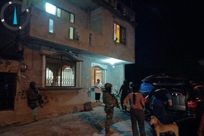 En esta vivienda del cantón Santa Lucía fue detenida la mujer.