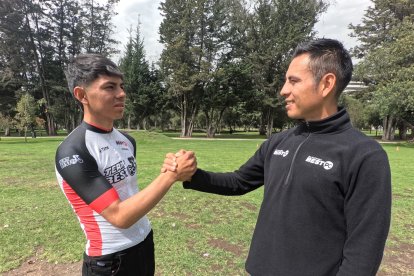 Francisco (i) y Santiago (d) comparten filas en el Team Best PC.