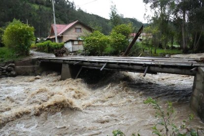 Comunidades de Cuenca están aisladas, sin energía eléctrica ni agua potable.