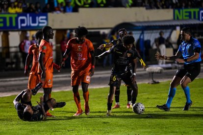 A Barcelona SC le costó generar peligro.