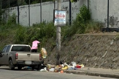 En sectores como Santa Eufrasia, en Prosperina, se acercan moradores de otras cooperativas a arrojar desechos.