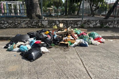 'Montañas' de basura rodean el parque de la ciudadela Villamil.