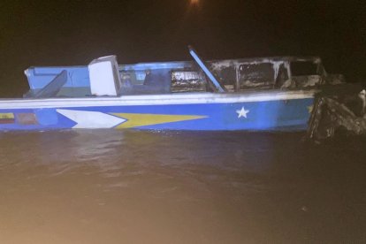 Una de las lanchas encontradas cerca de la zona del siniestro.