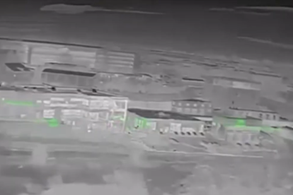 Estructura dañada tras los ataques con drones en Crimea, según imágenes difundidas en redes