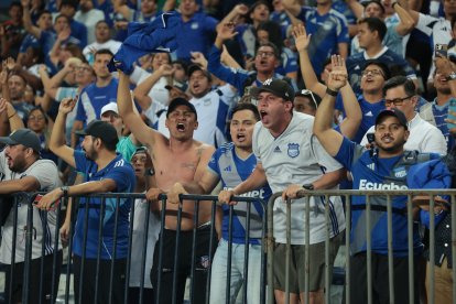 La hinchada eléctrica se desahoga tras romper una racha de ocho años sin vencer a IDV en el Capwell.