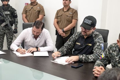 El convenio fue firmado en las instalaciones de la Agencia de Tránsito, en Samborondón.