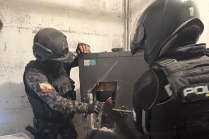 Una trabajadora del edificio fue quien alertó movimientos inusuales.