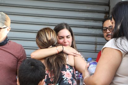 Fiorella Icaza recibió las muestras de apoyo de los simpatizantes de su esposo el alcalde de Guayaquil, Aquiles Álvarez