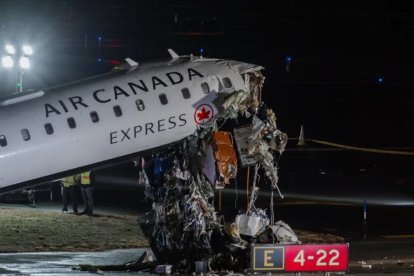 El piloto y el copiloto del avión murieron tras la colisión.