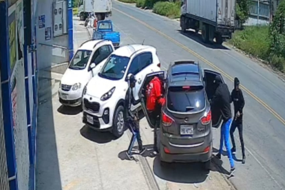 Cámaras de vigilancia registran el momento en que los antisociales perpetran el ataque en el sector La Providencia