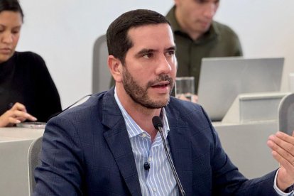 Documentos legales evidencian el control previo en contrataciones eléctricas.