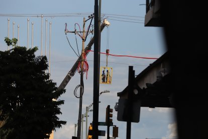En esta cabina se movía Mario Lupercio para asegurar los automotores.