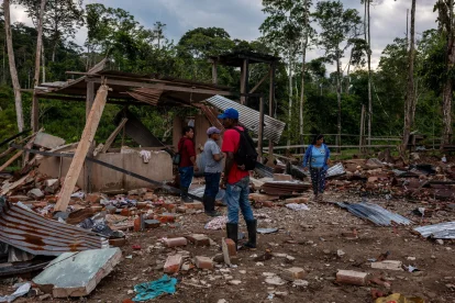 Soldados ecuatorianos llegaron en helicóptero a la propiedad de un hombre identificado como Miguel