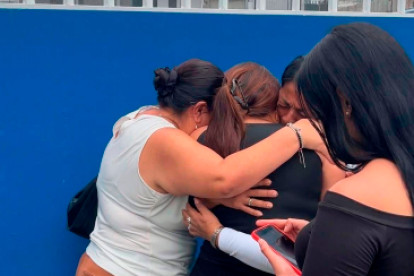 Los parientes de los pescadores estallaron en alegría al conocer el rescate.