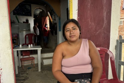 Nayeli Villacreses espera por su padre, hermano, primo y tío.