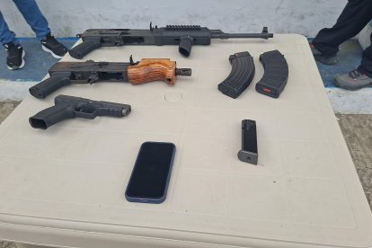 Estas fueron las armas decomisadas durante el operativo contra el crimen transnacional