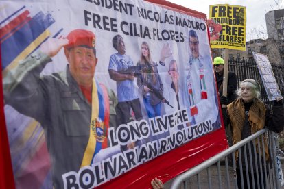 Simpatizantes de Nicolás Maduro y su esposa, Cilia Flores, se hicieron presentes en los exteriores del tribunal de Nueva York.