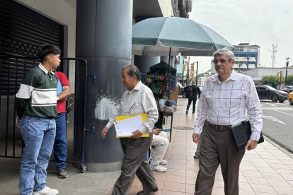 Pita y Gallegos llegaron a la Fiscalía cinco minutos antes de las 10:00.