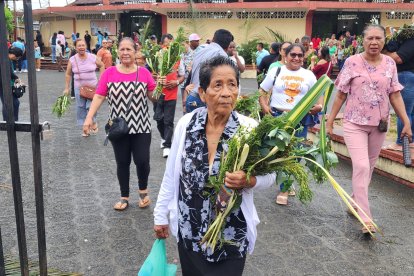 La Semana Santa, en Quinindé, une a familias con testimonios de fe y gratitud por milagros.