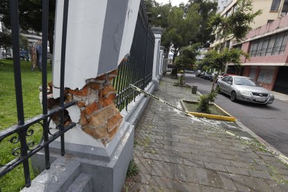 El sitio está cercado con cintas.