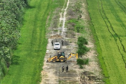 La pista cuenta con una superficie de 800 metros de largo por 15 metros de ancho.