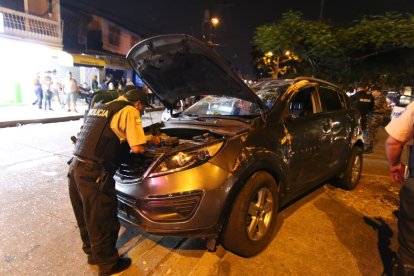 El carro se volcó en el sector de Sauces 6, norte de Guayaquil.