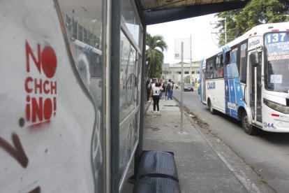 Hombre fue asesinado a tiros en los exteriores de un centro comercial del sur de Guayaquil.