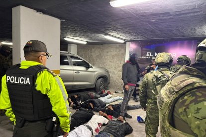 En la fiesta habían al menos 200 adolescentes.