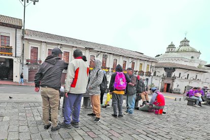 En la plaza se concentran grupos grandes de habitantes de calle y bebedores a toda hora.