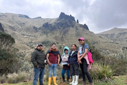 Comuneros de Santa Ana de Calamaca realizan mingas para proteger el páramo y garantizar el agua para Ambato.