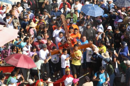 Aunque el sol fue intenso, esto no fue impedimento para que los feligreses participen de la procesión