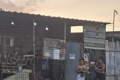 En la ciudadela Montalván, la familia de dos primos lamentaban el doble crimen