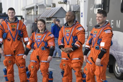 Astronautas de Artemis II: primer viaje a la Luna de una mujer, un afroamericano y un canadiense, marcando un hito en la exploración espacial.