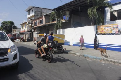 Habitantes del Guasmo Sur inicialmente confundieron los disparos con fuegos artificiales.