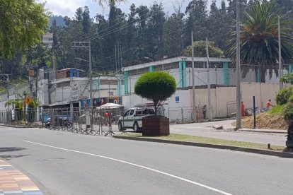 Autoridades carcelarias y judiciales mantienen hermetismo mientras continúan las investigaciones en CRS Loja.
